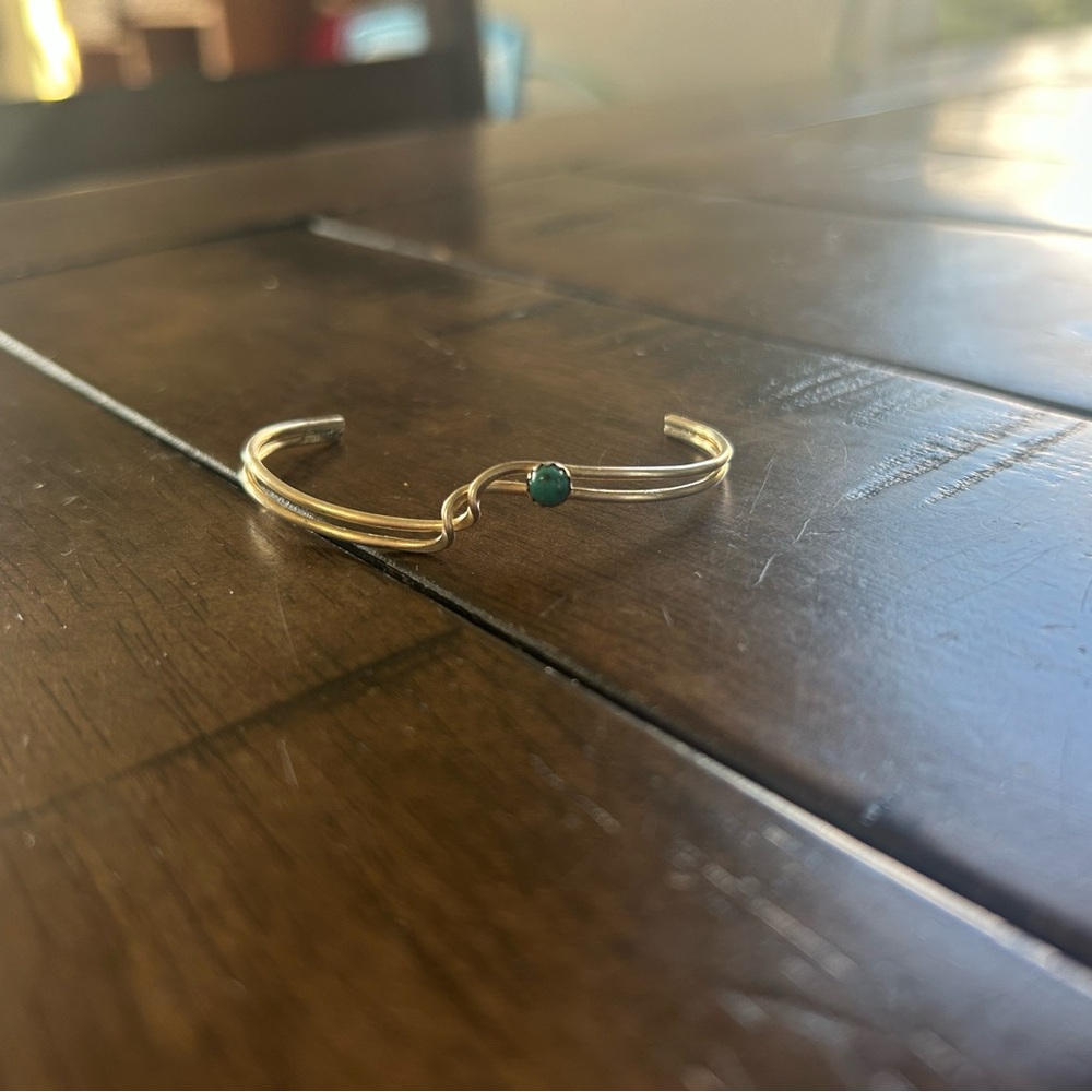 Chic Silver Bracelet with Turquoise Accent